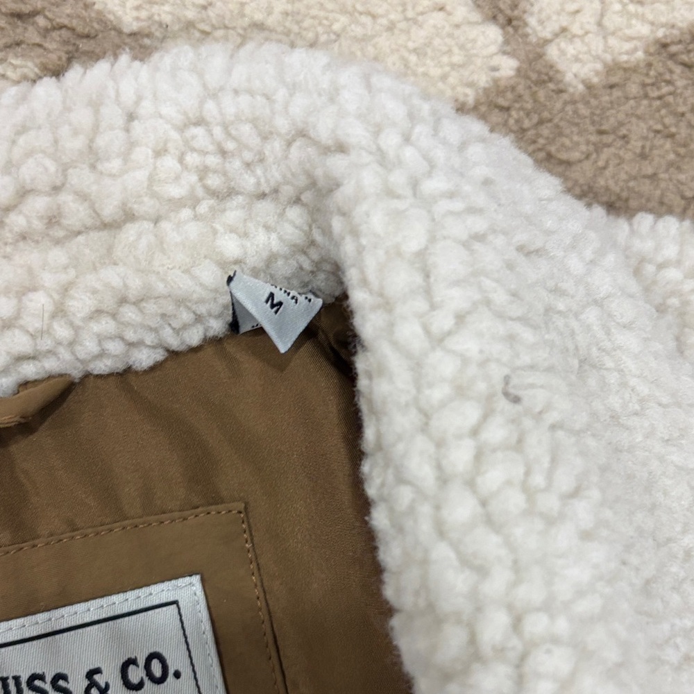 Levi's Men's Cream Sherpa Jacket with Brown Accents - Picture 6 of 10